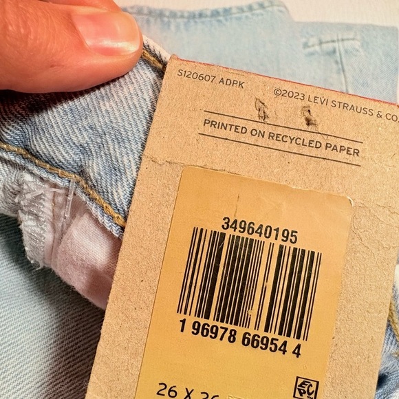 nwt Levi’s Wedgie Straight 100% Cotton Distressed Light Wash Jeans Size 26 - Picture 12 of 16